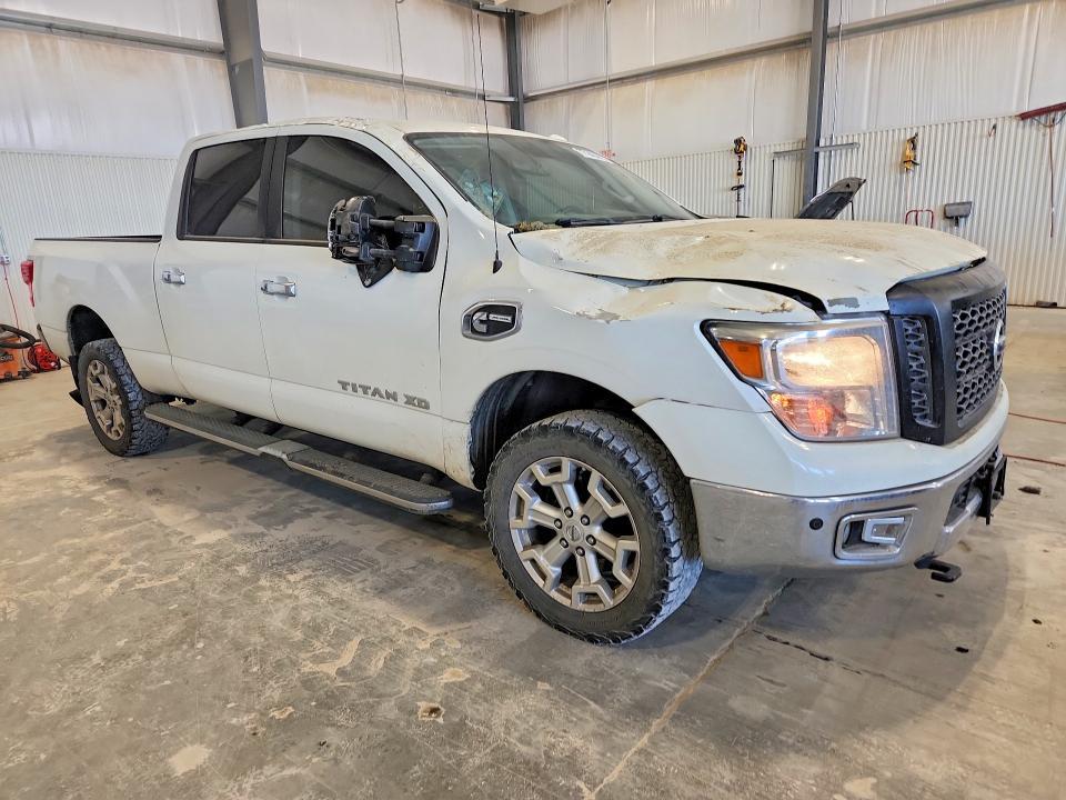 2017 Nissan Titan xd sv