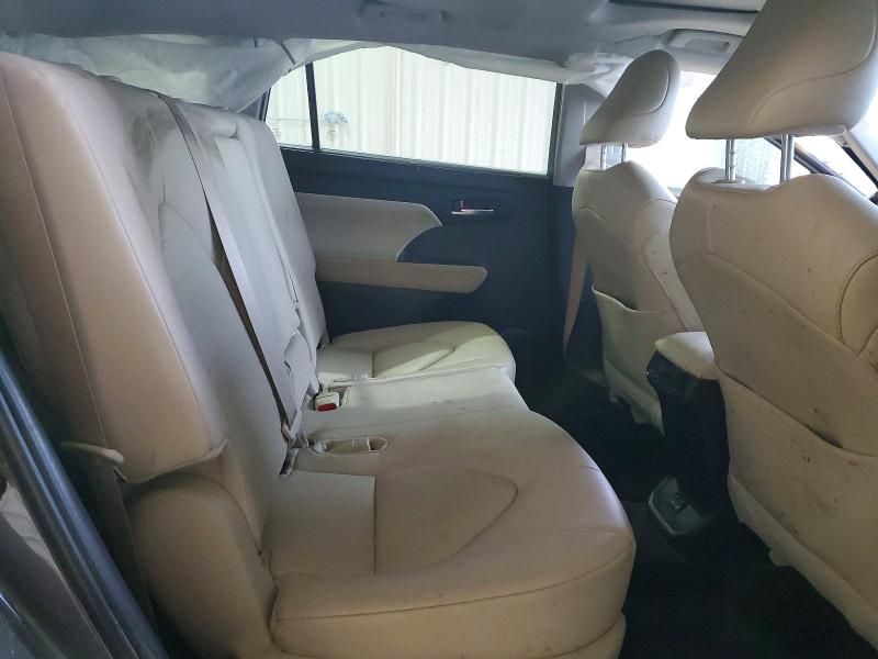 2024 Toyota Highlander le