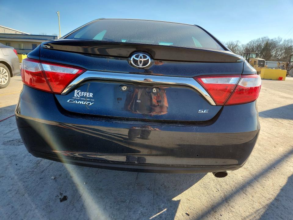 2015 Toyota Camry le
