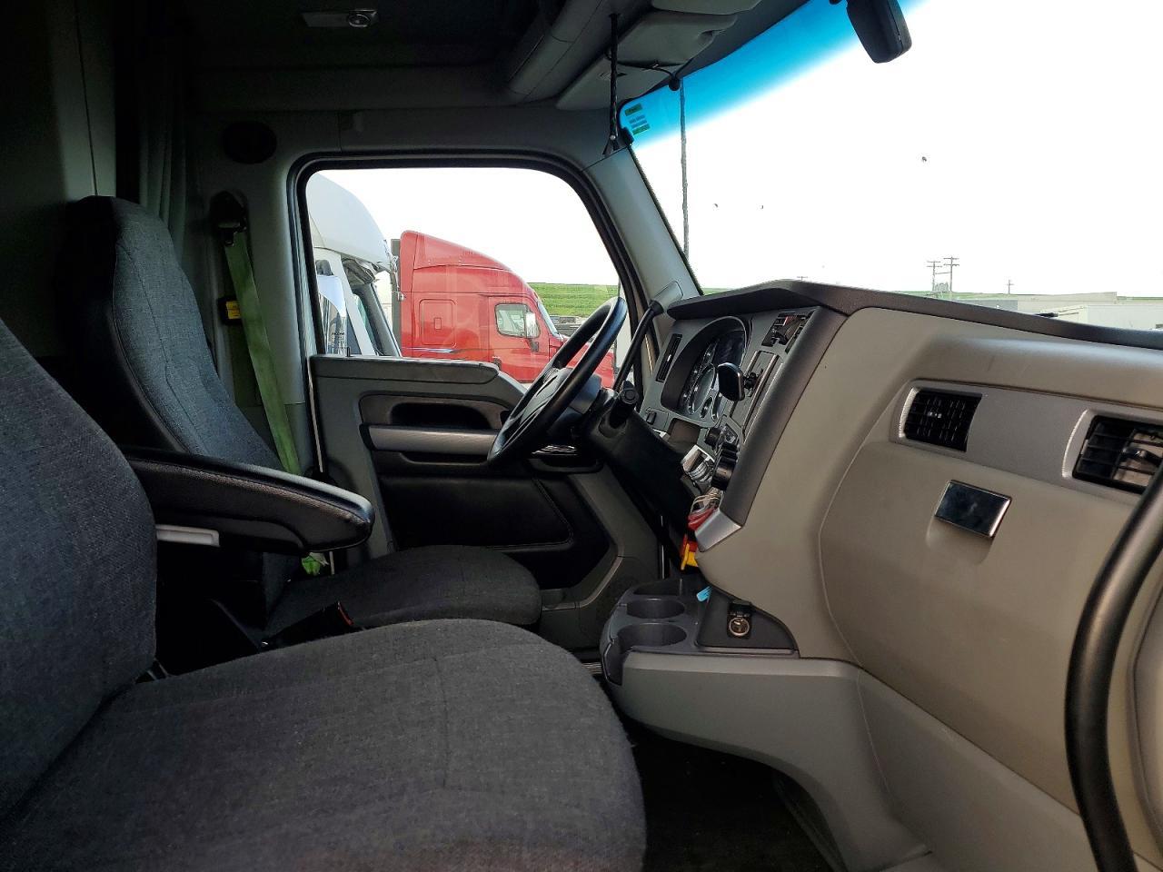 2022 Kenworth T680 Semi Truck