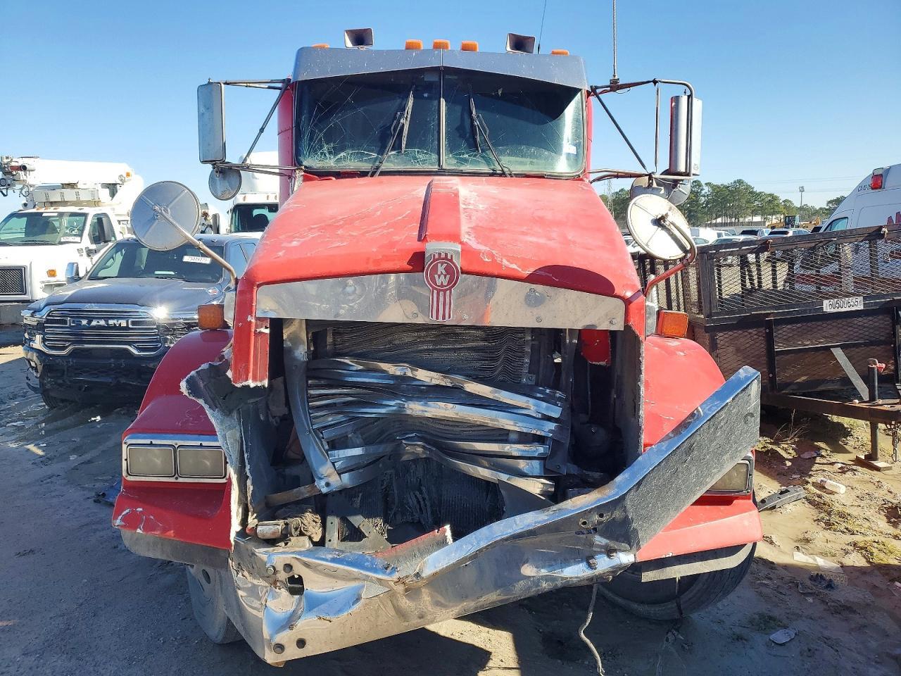 2002 Kenworth T800 Semi Truck