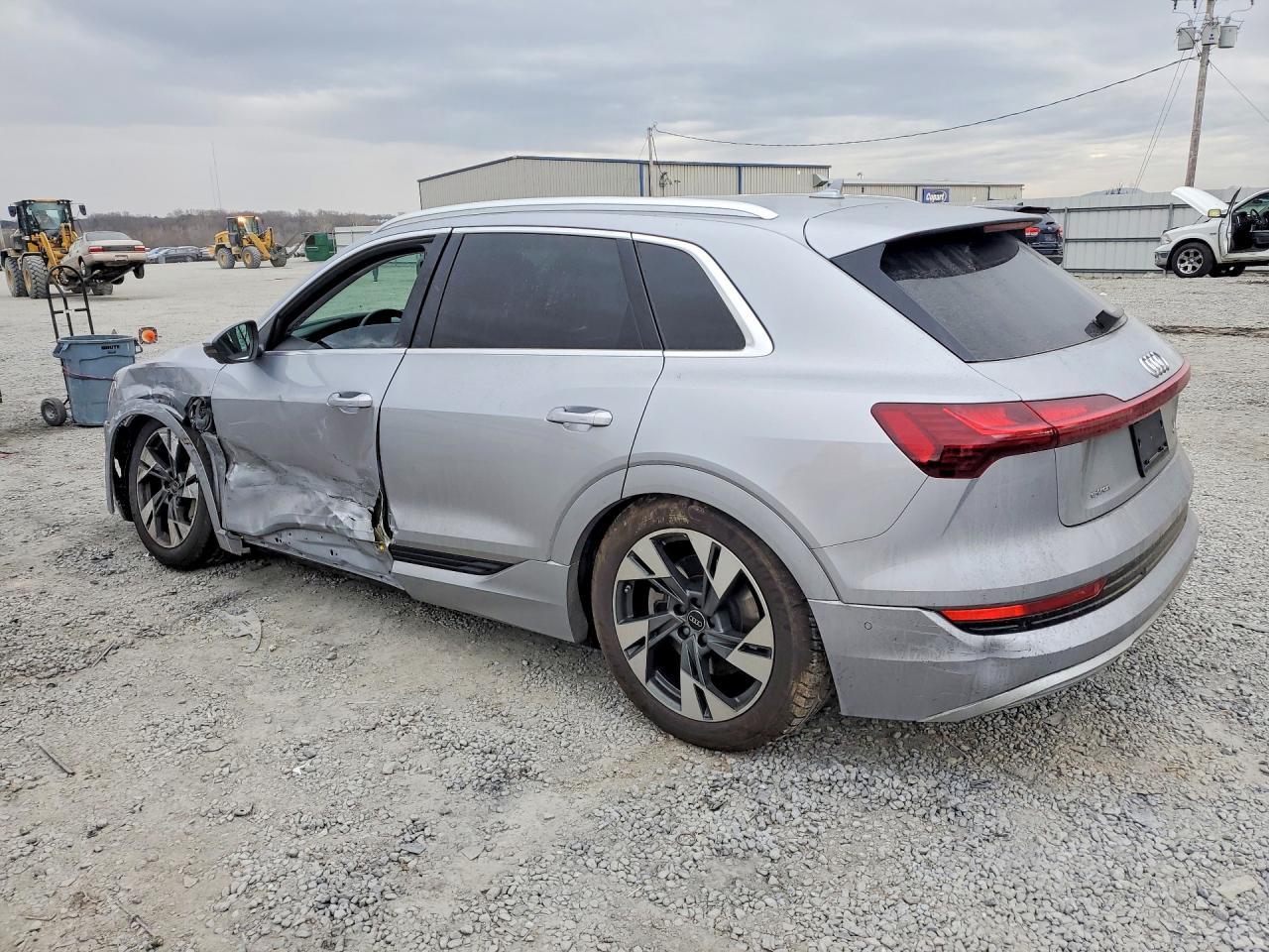 2022 Audi E-tron Premium Plus