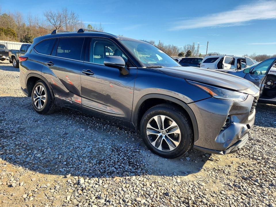 2021 Toyota Highlander xle