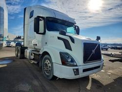 Camiones salvage a la venta en subasta: 2016 Volvo VN VNL