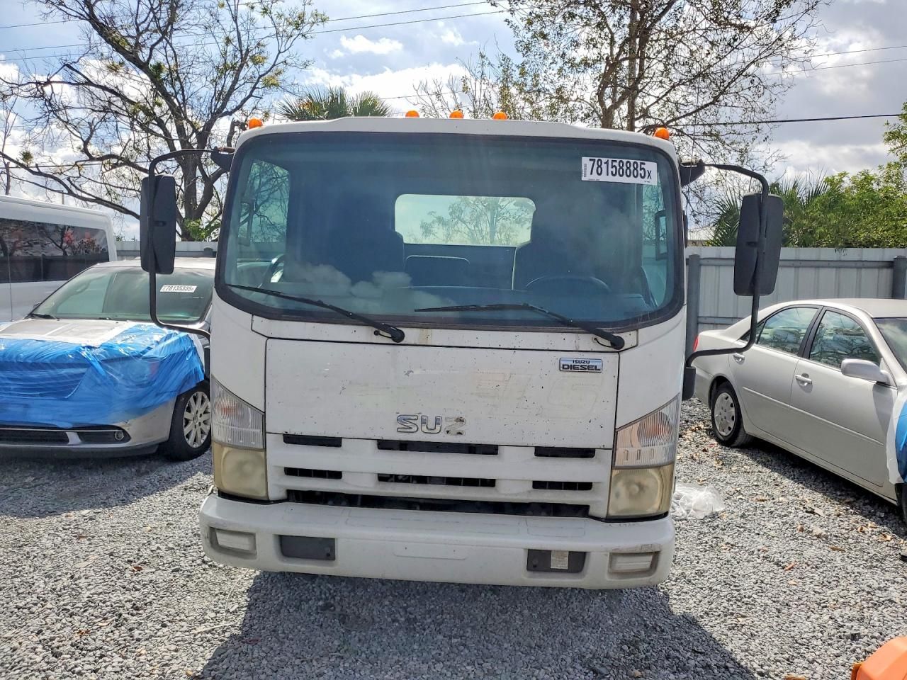 2012 Isuzu NQR-BOX Truck