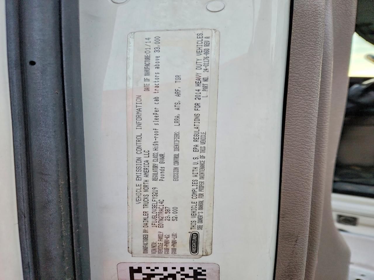 2014 Freightliner Cascadia Semi Truck