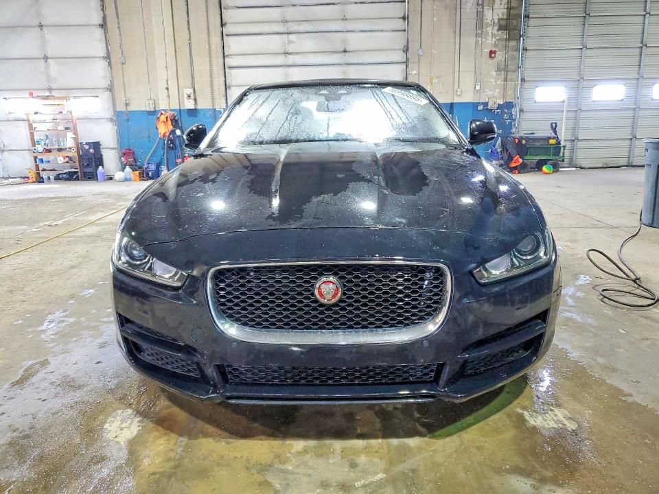 2017 Jaguar Xe Prestige