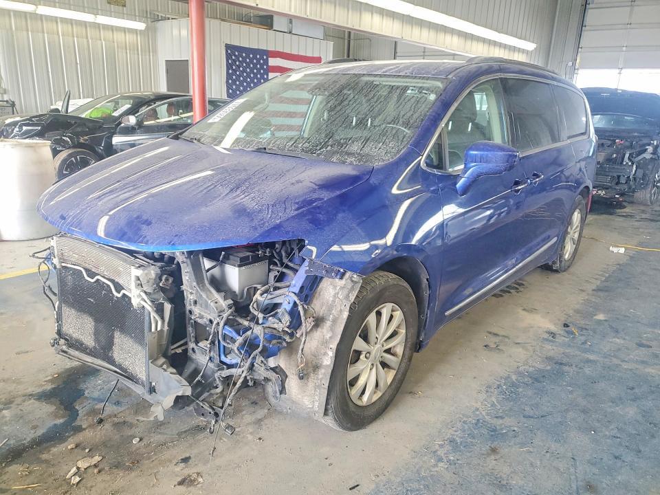 2019 Chrysler Pacifica Touring l