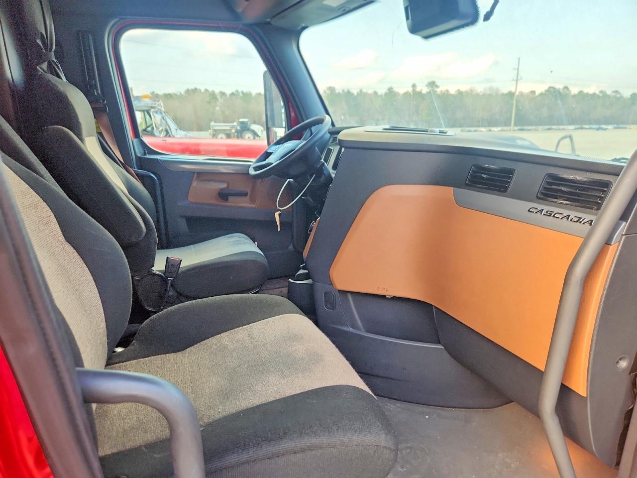 2020 Freightliner Cascadia 126 Semi Truck