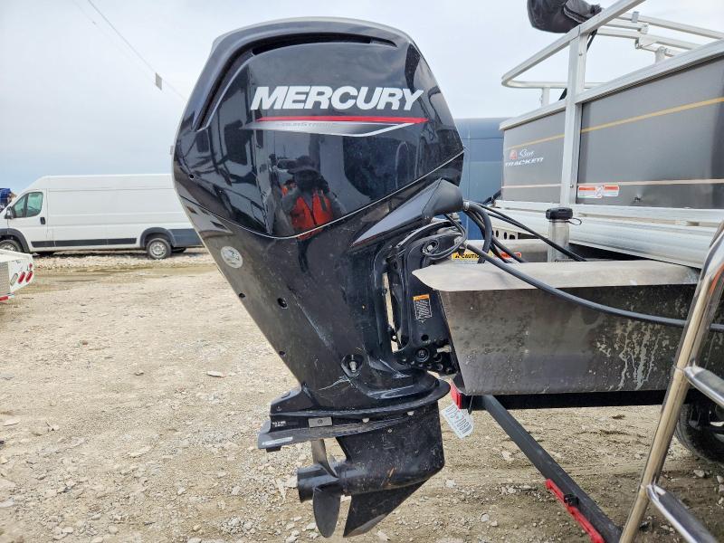 2025 Sun Tracker Partybarge