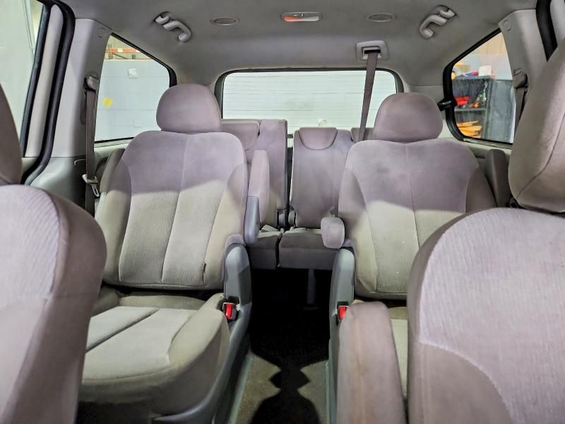 2011 KIA Sedona lx