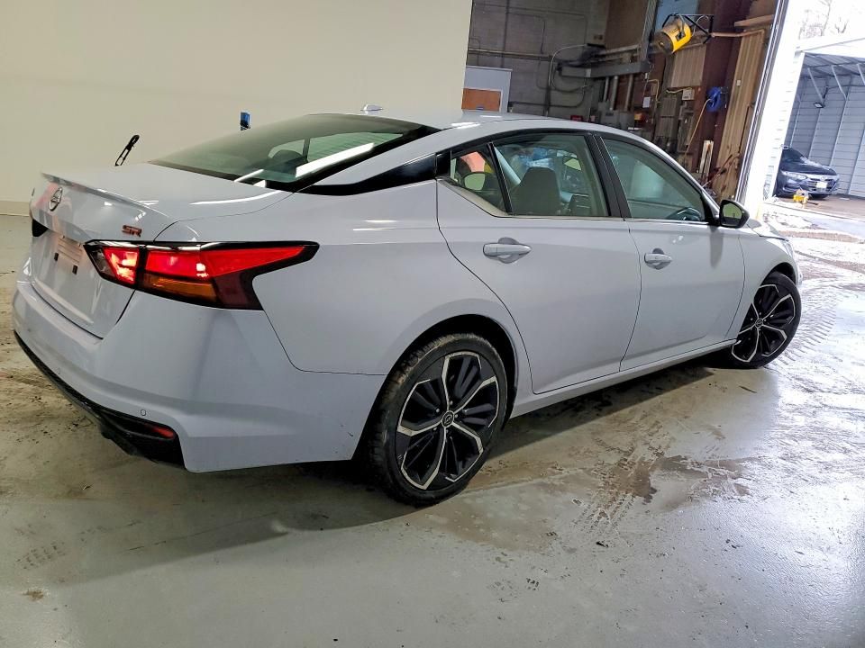 2023 Nissan Altima sr