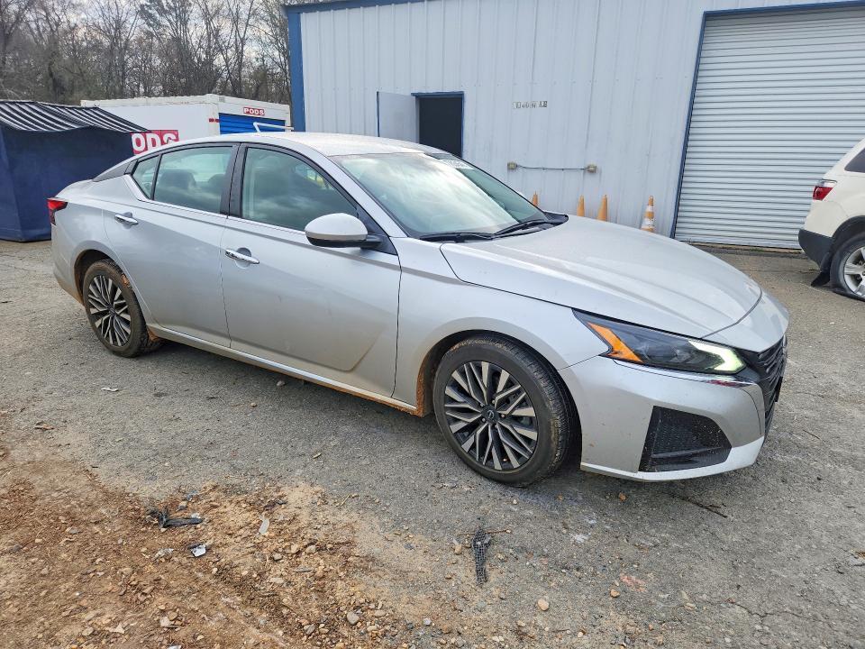 2023 Nissan Altima sv