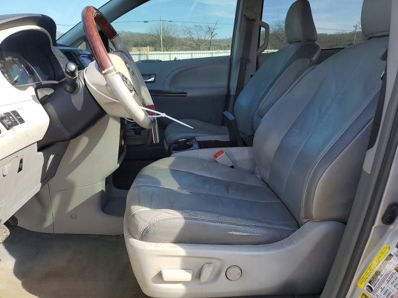 2012 Toyota Sienna xle