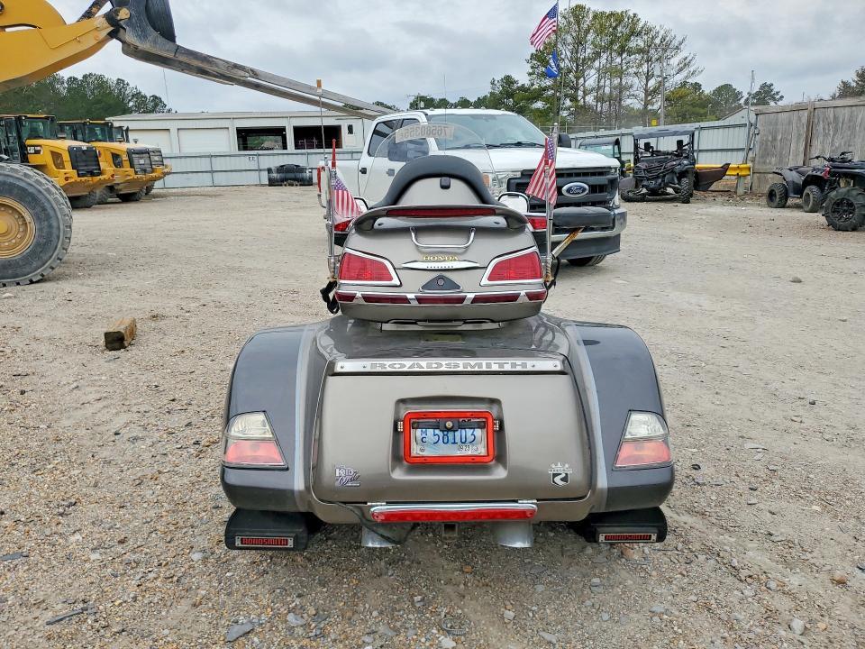 2004 Honda GL1800
