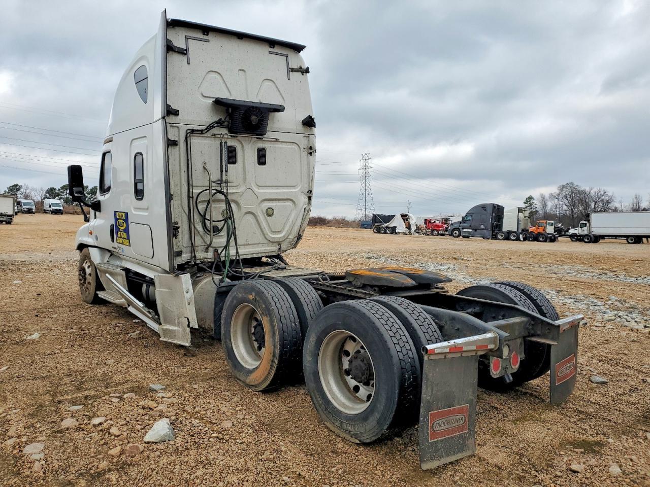 2017 Freigliner 2017 Freightliner Cascadia 125 Semi Truck