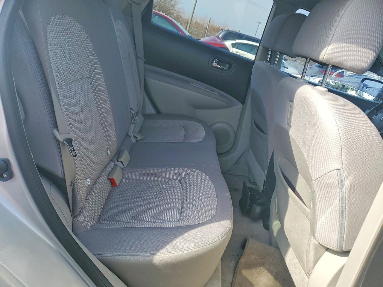 2012 Nissan Rogue s