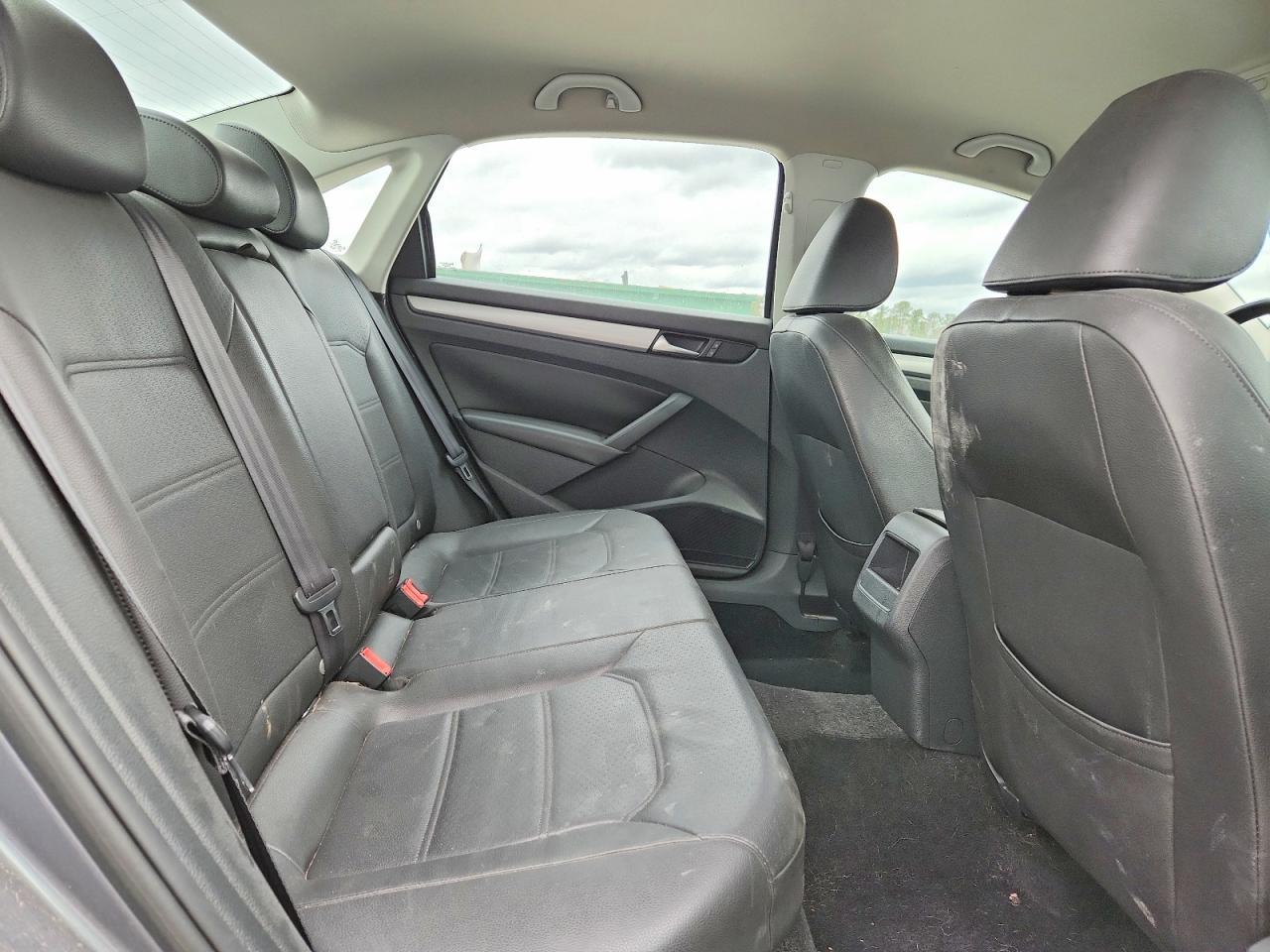 2014 Volkswagen Passat s