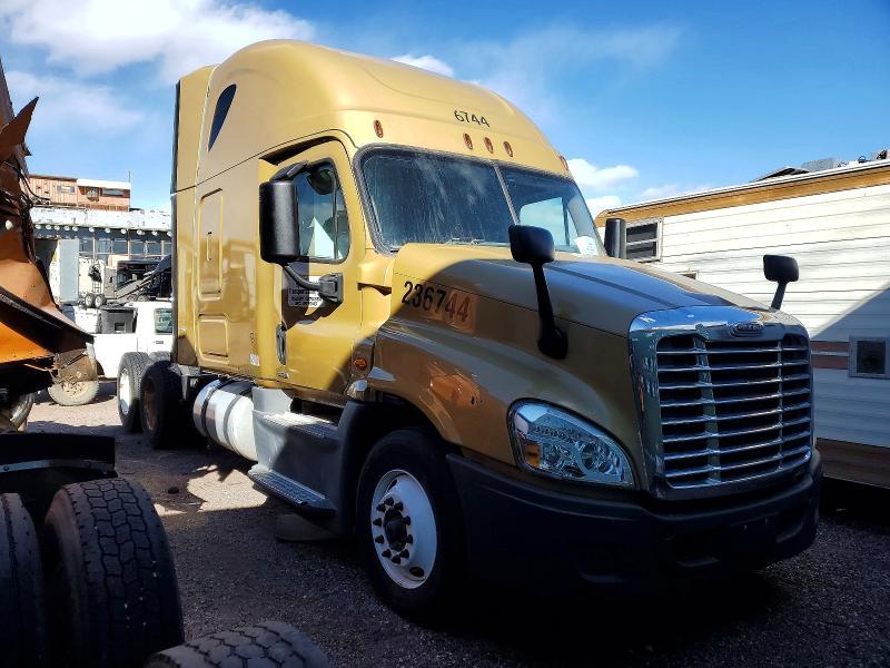 2016 Freigliner 2016 Freightliner Cascadia 125 Semi Truck