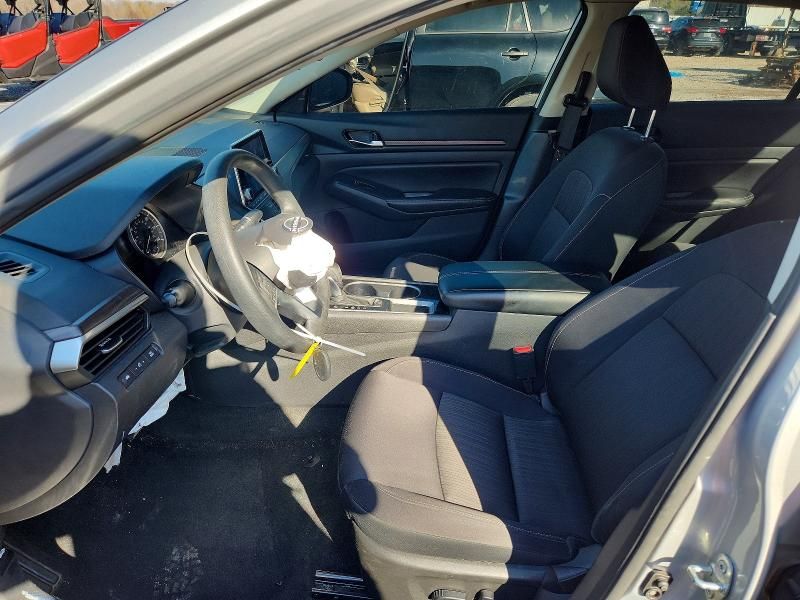 2024 Nissan Altima sv