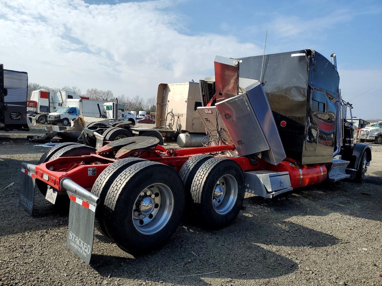2023 Peterbilt 389