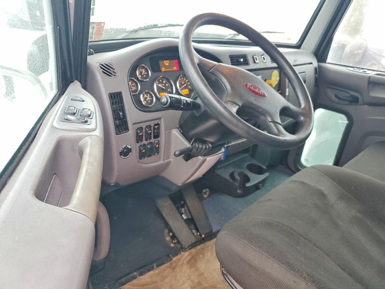 2022 Peterbilt 337 BOX Truck