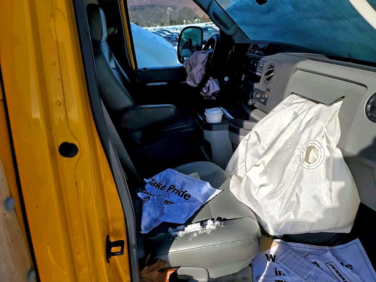 2023 Ford Econoline E350 Super Duty Cutaway Van