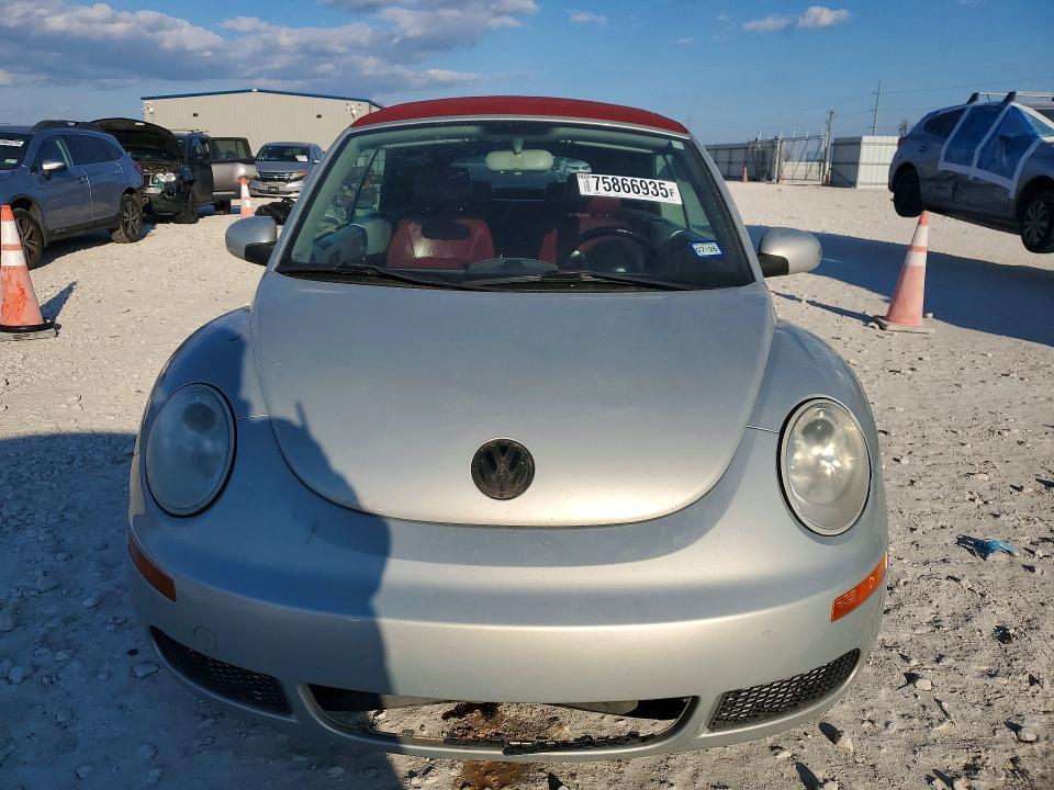2009 Volkswagen New Beetle Blush Edition