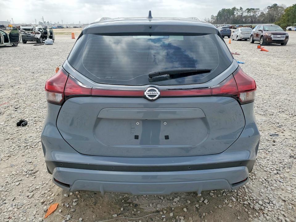 2021 Nissan Kicks sv