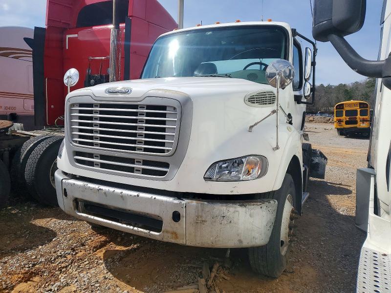 2015 Freightliner Business Class M2 Semi Truck