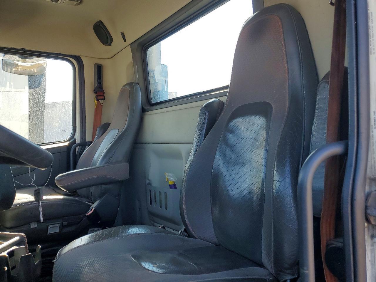 2020 Volvo VNR Semi Truck