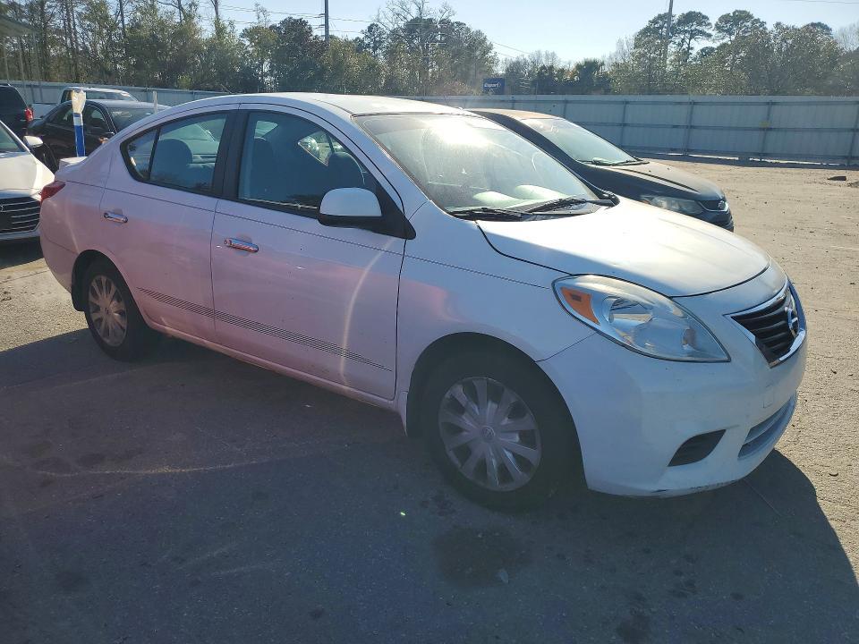 2013 Nissan Versa 1.6 s