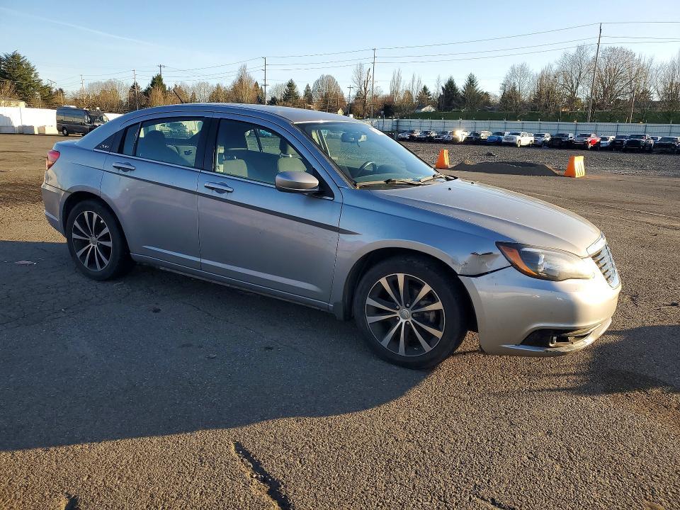 2013 Chrysler 200 Touring