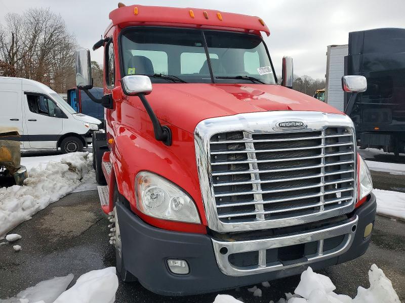 2010 Freightliner Cascadia 125