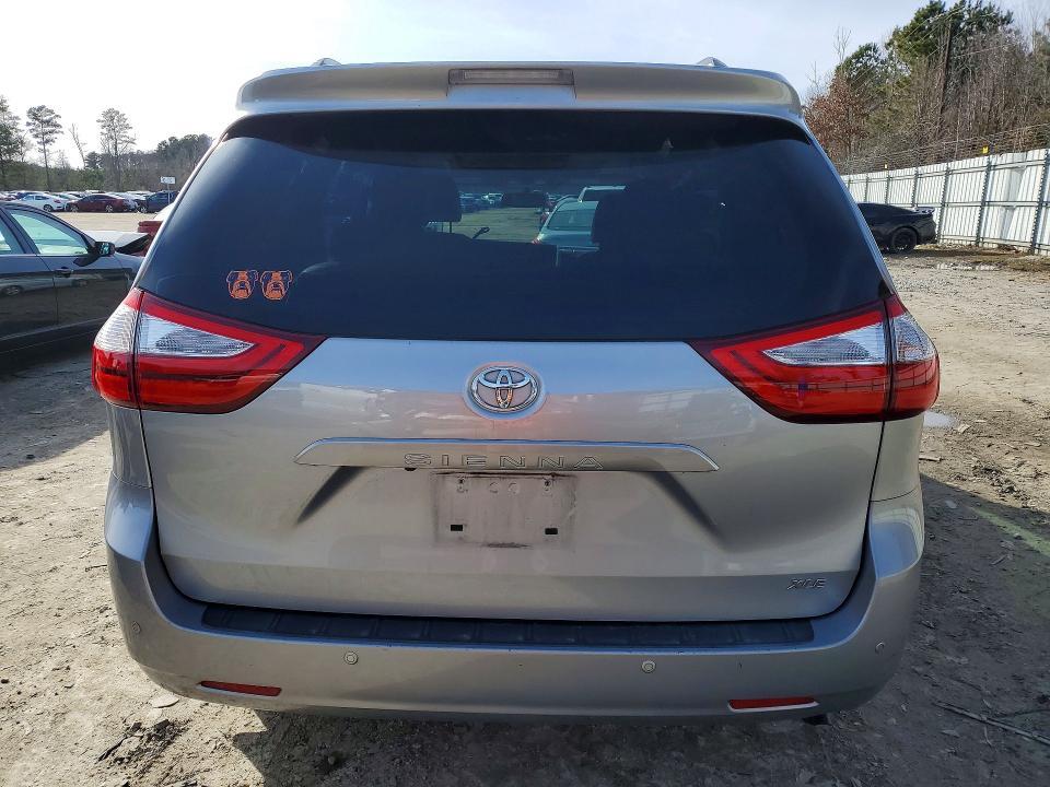 2017 Toyota Sienna xle Premium 8-passenger
