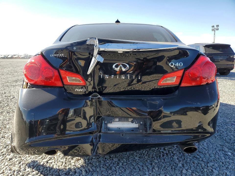2015 Infinity Q40