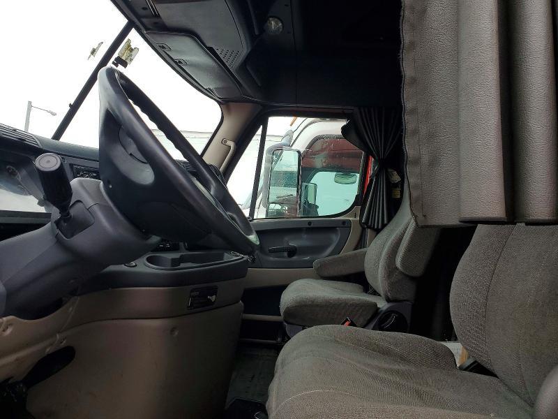 2009 Freightliner Cascadia Semi Truck