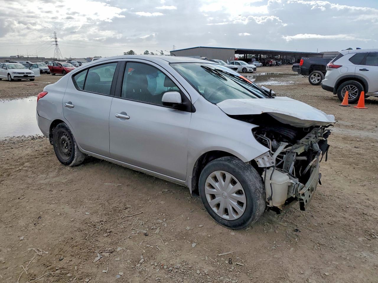 2012 Nissan Versa s