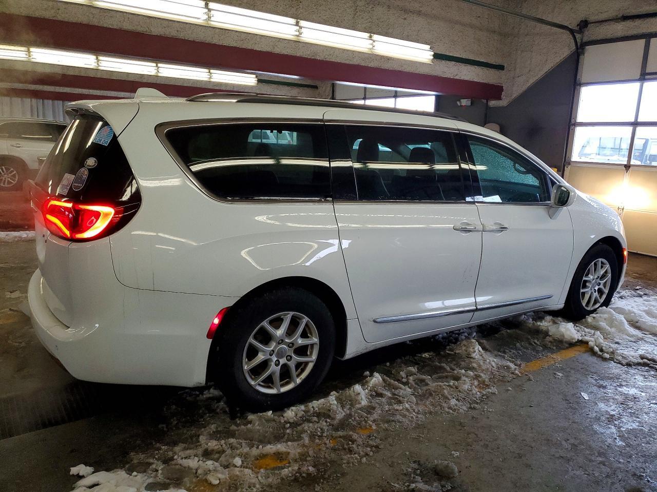 2020 Chrysler Pacifica Touring l