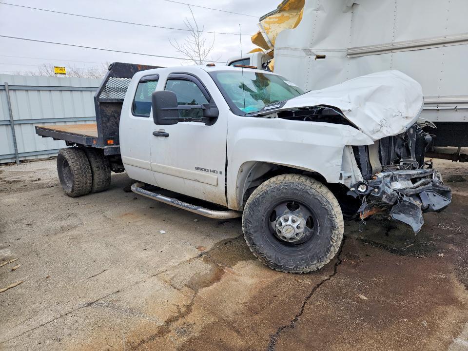 2008 Chev Rolet Silverado Flatbed Truck
