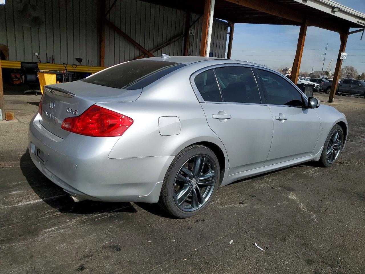 2011 Infiniti G37