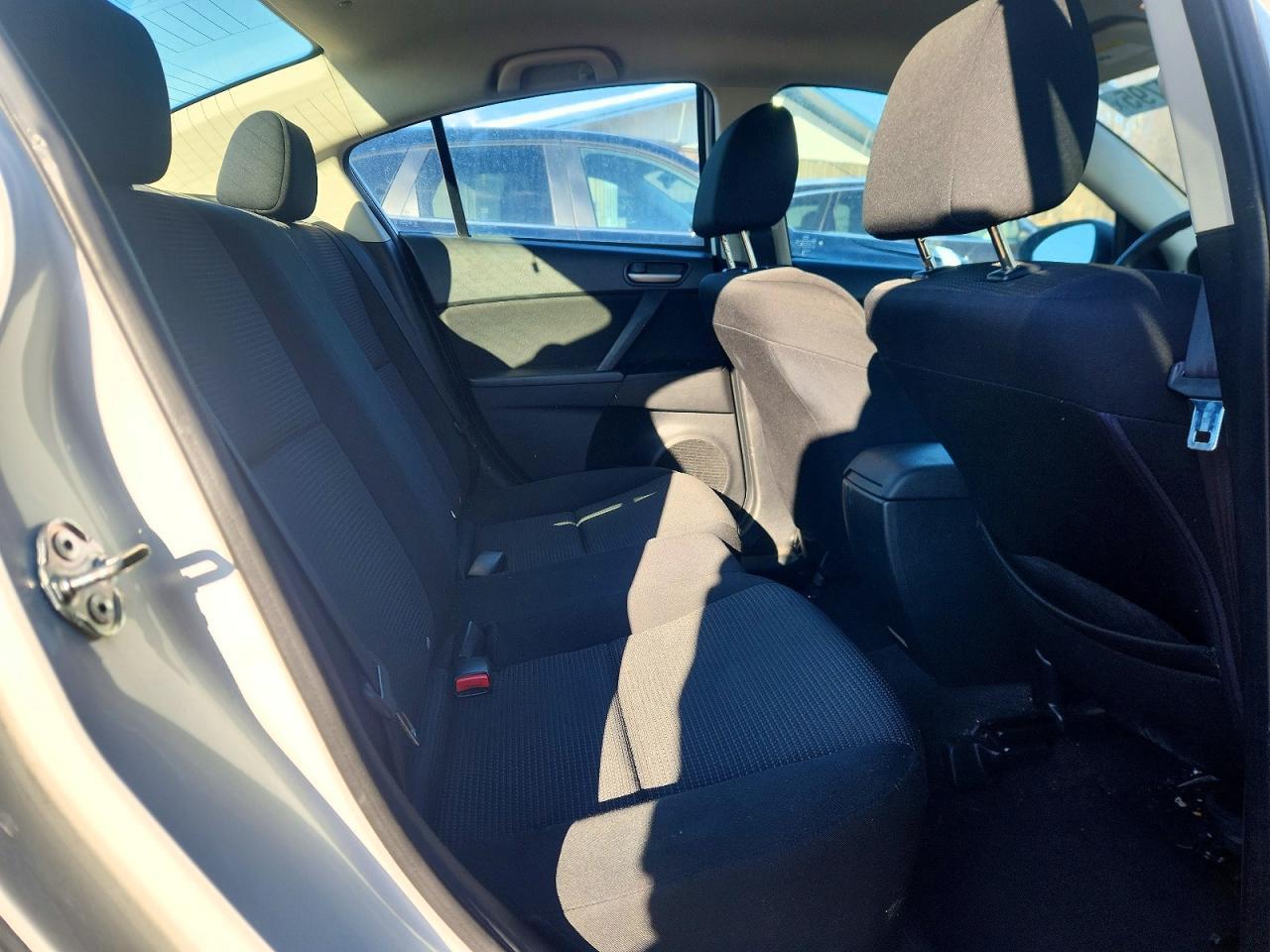 2013 Mazda 3 I