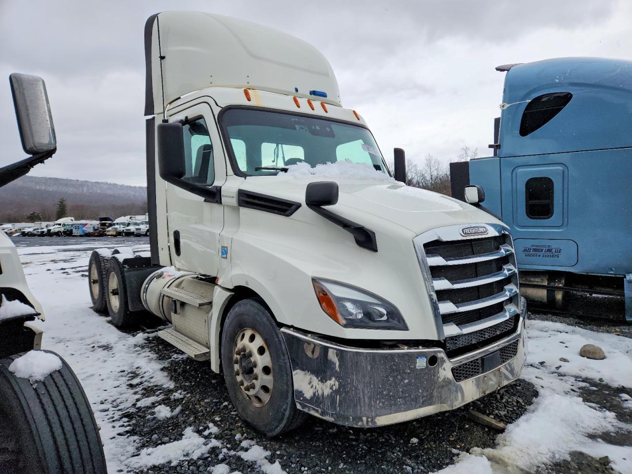 2019 Freightliner Cascadia 126 Semi Truck