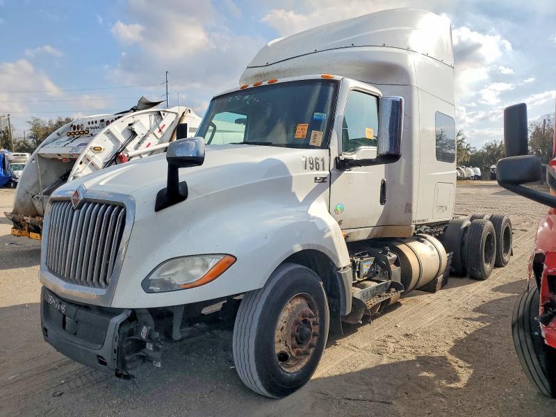 2020 International LT625