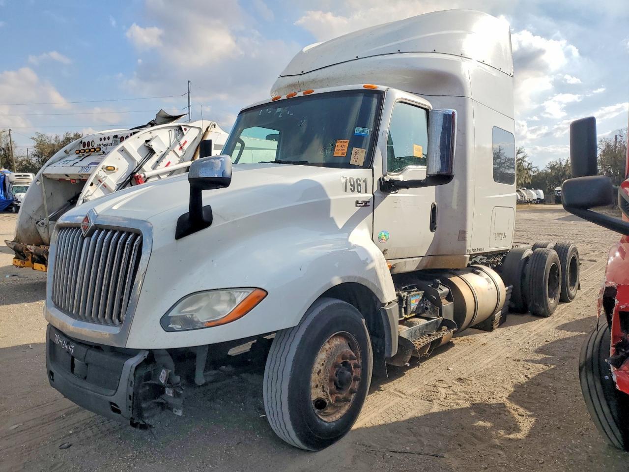 2020 International LT625