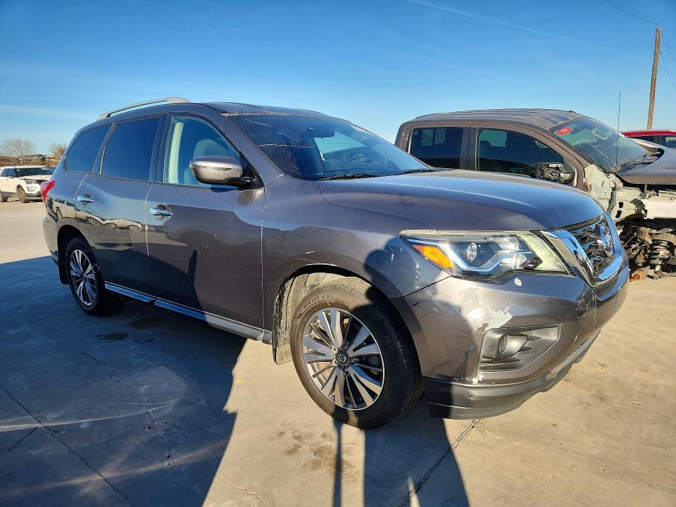 2018 Nissan Pathfinder s