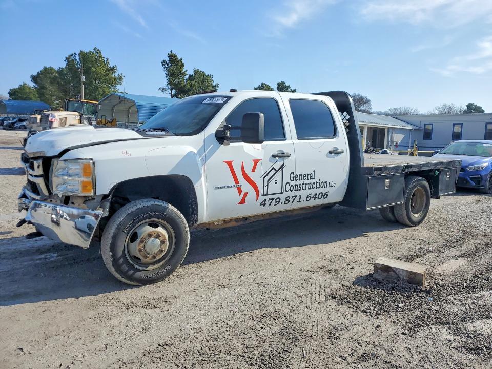 2013 Chevrolet Silverado Flatbed Truck