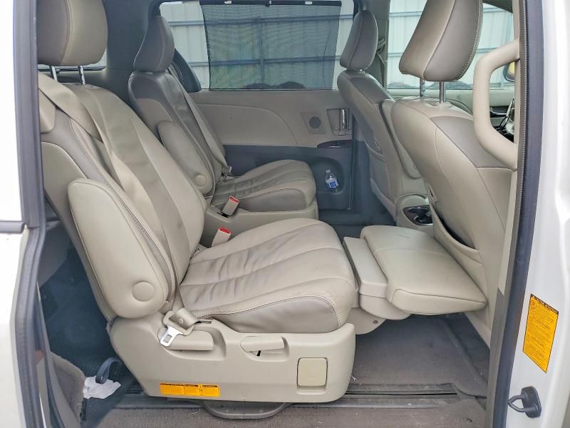 2013 Toyota Sienna xle