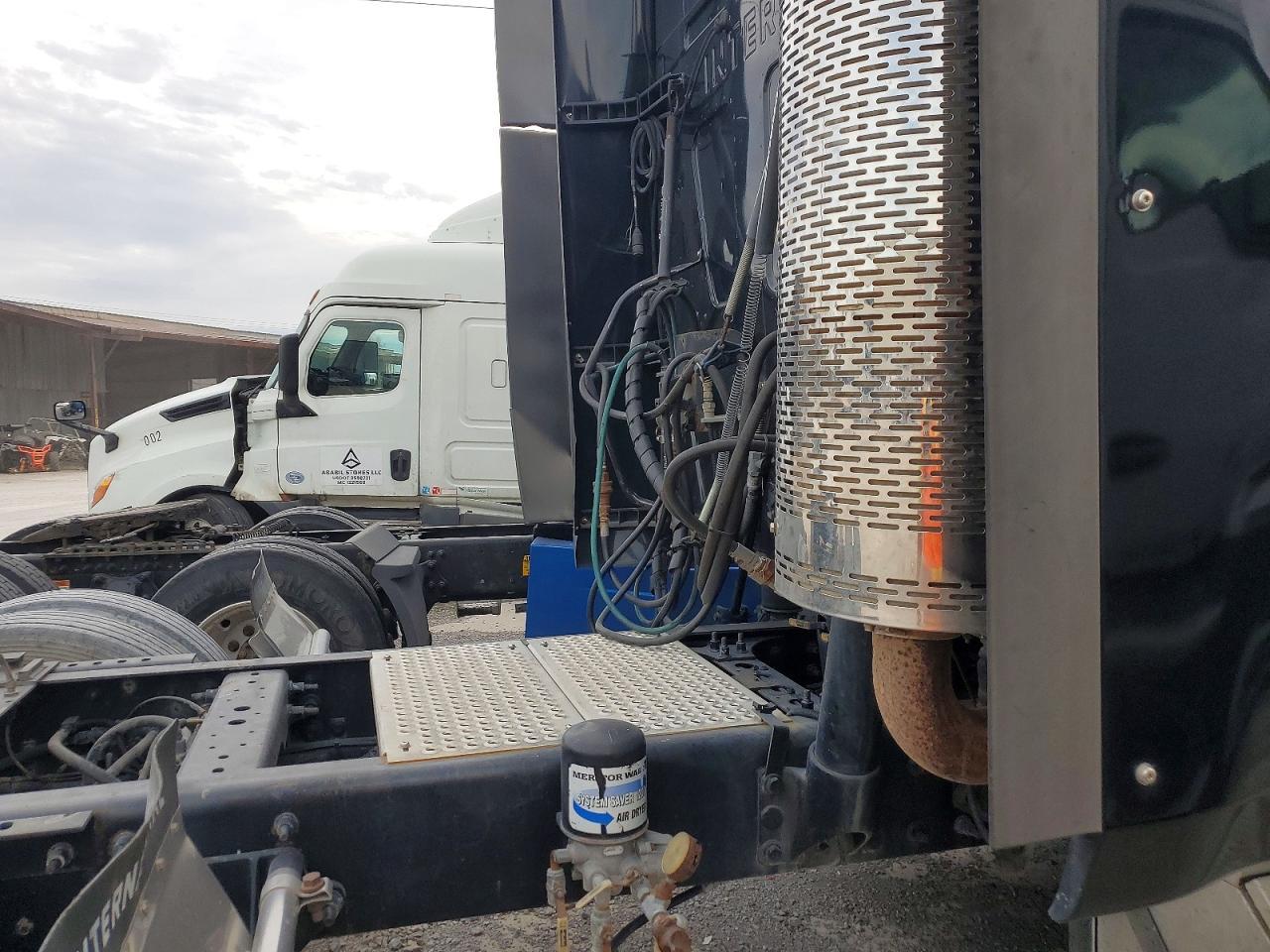 2013 International Prostar-Semi Truck