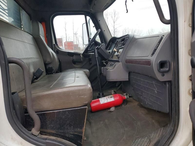 2014 Freightliner Business Class M2 Flatbed Truck